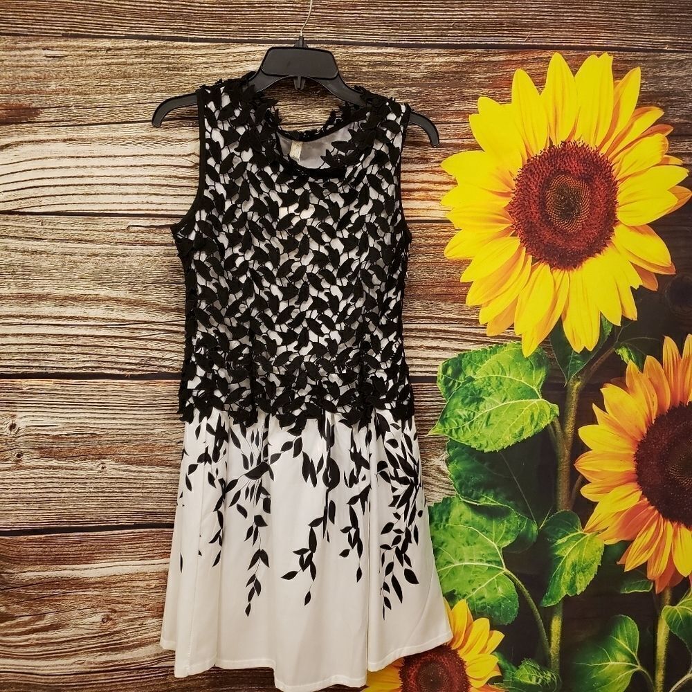 Popcorn midi 2 layer ⚫/ white dress Medium NWT